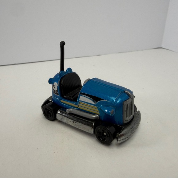 Hot Wheels Bump Around Bumper Car Metallic Blue 2012 Mattel - Picture 3 of 6